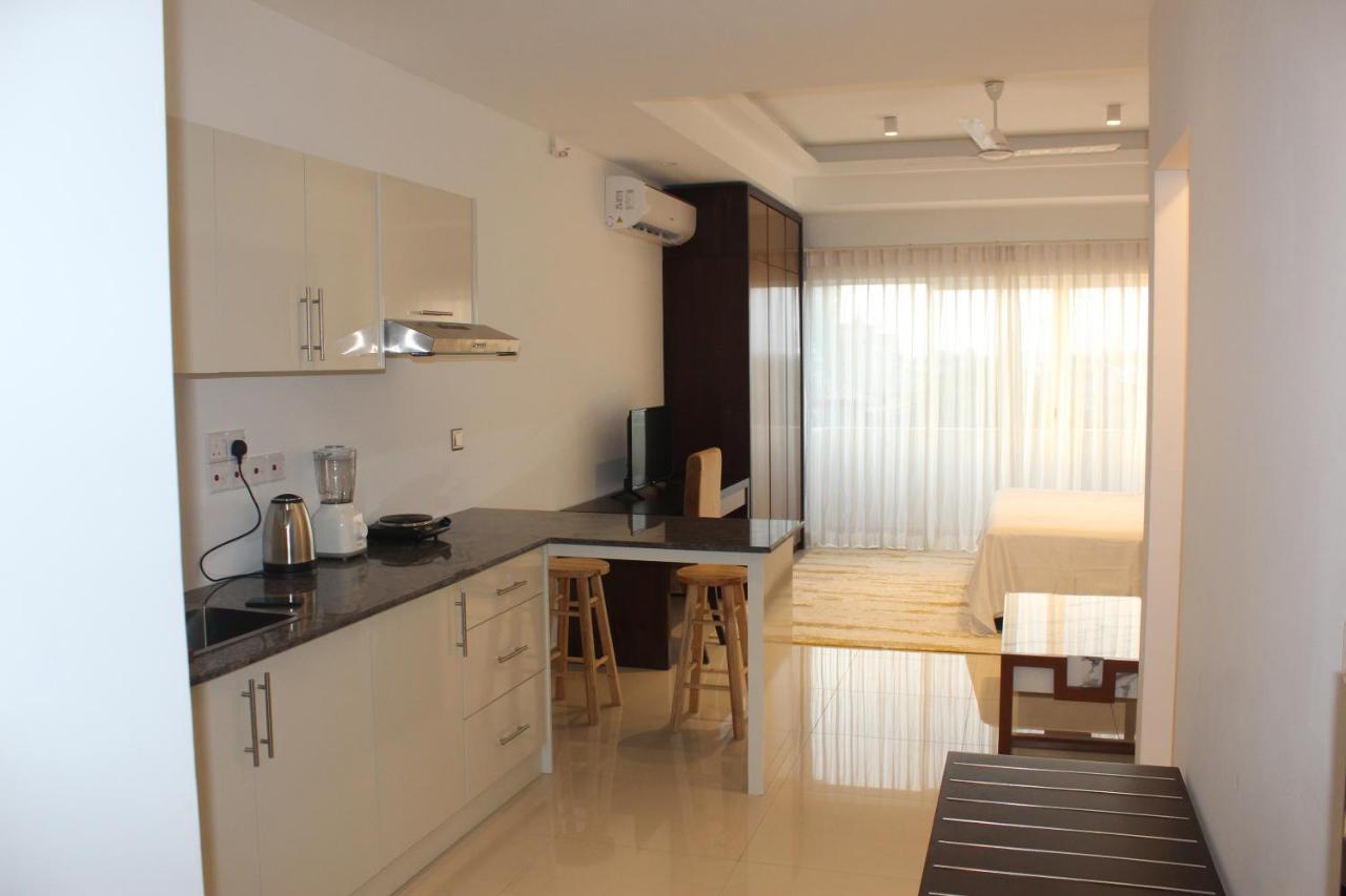 Ocean Breeze Sea View Luxury Apartments Негомбо Екстериор снимка