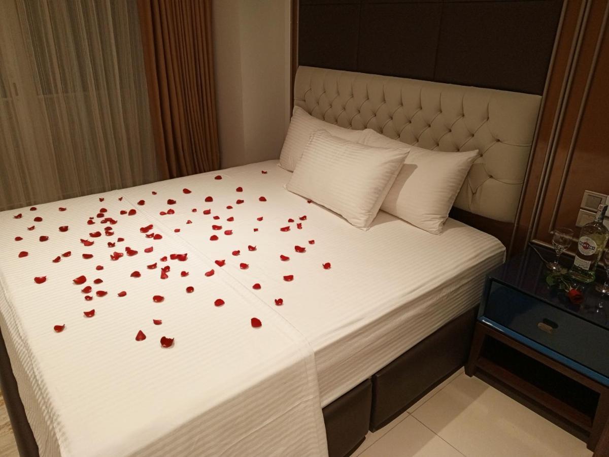 Ocean Breeze Sea View Luxury Apartments Негомбо Екстериор снимка