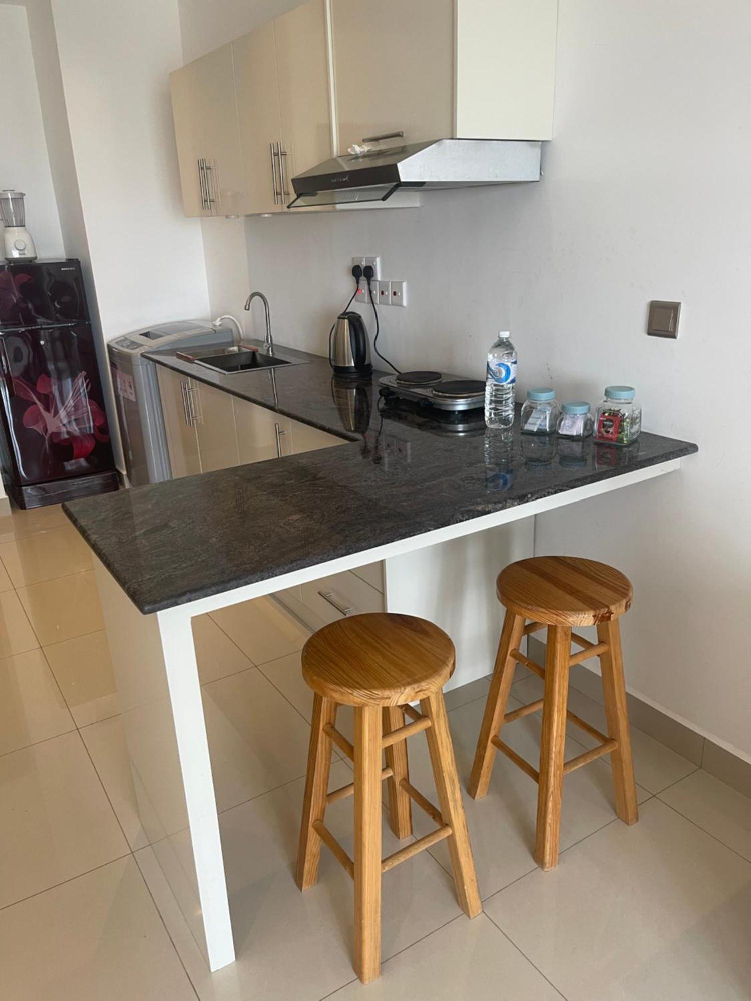 Ocean Breeze Sea View Luxury Apartments Негомбо Екстериор снимка