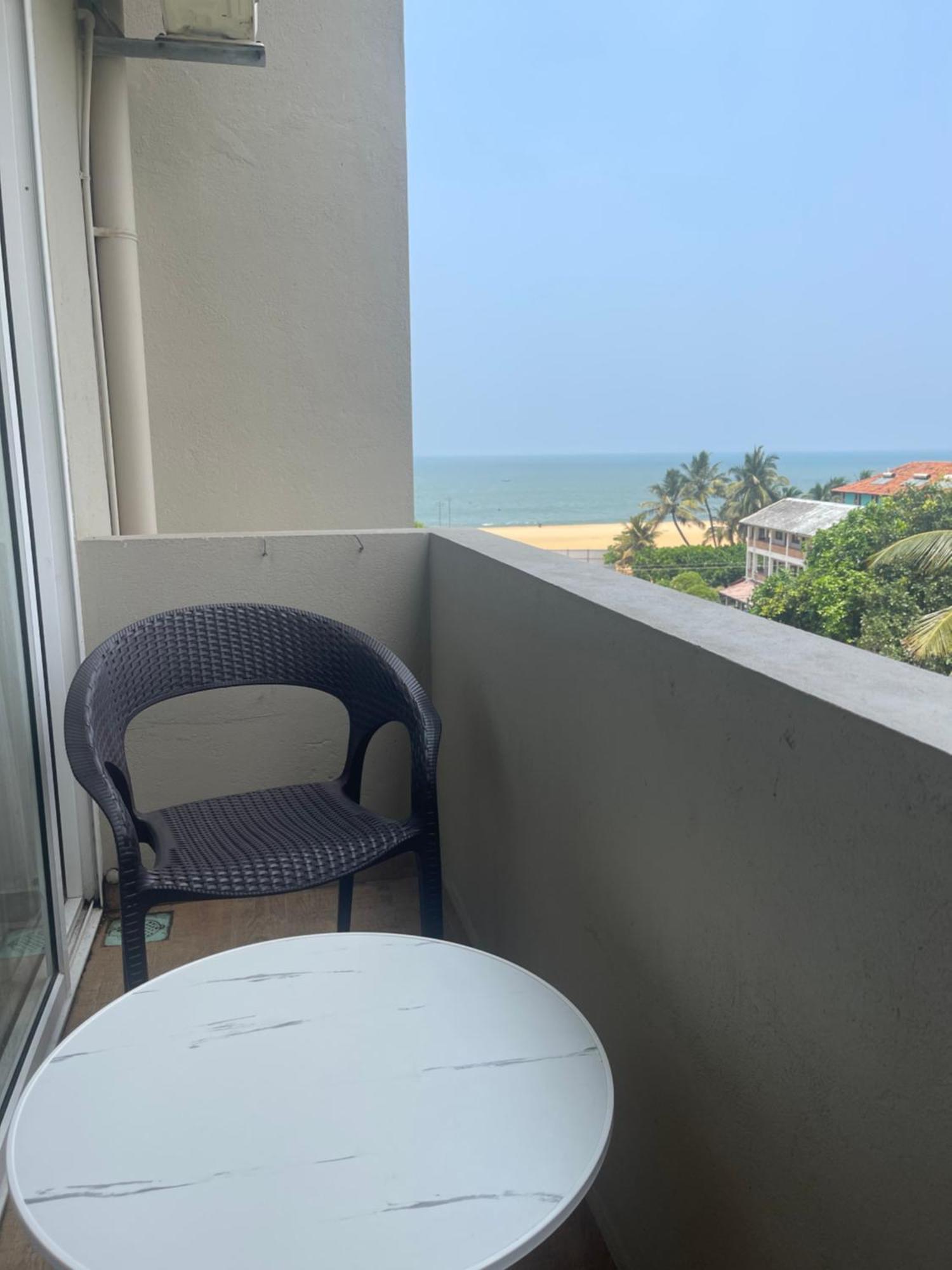 Ocean Breeze Sea View Luxury Apartments Негомбо Екстериор снимка