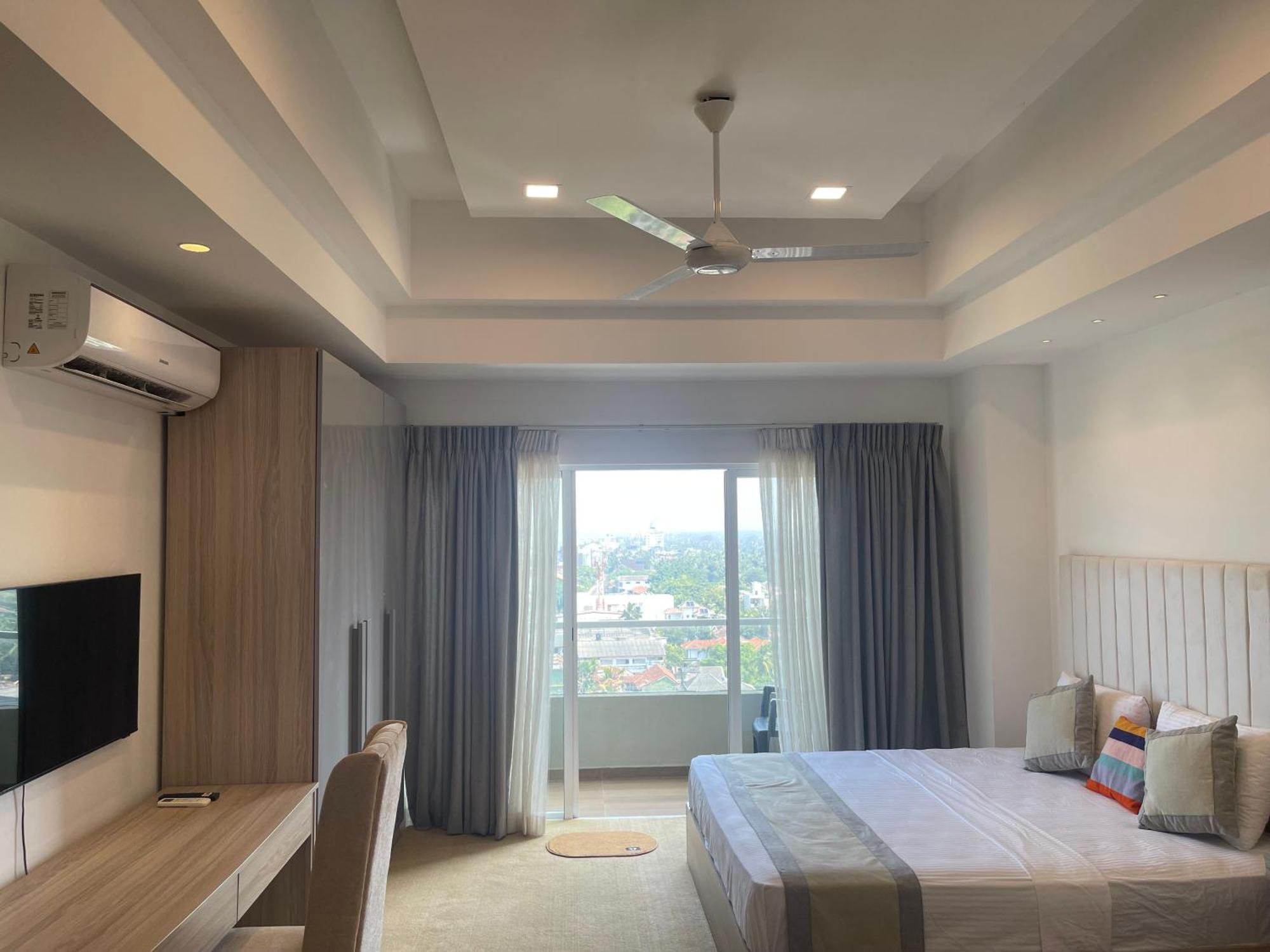Ocean Breeze Sea View Luxury Apartments Негомбо Екстериор снимка