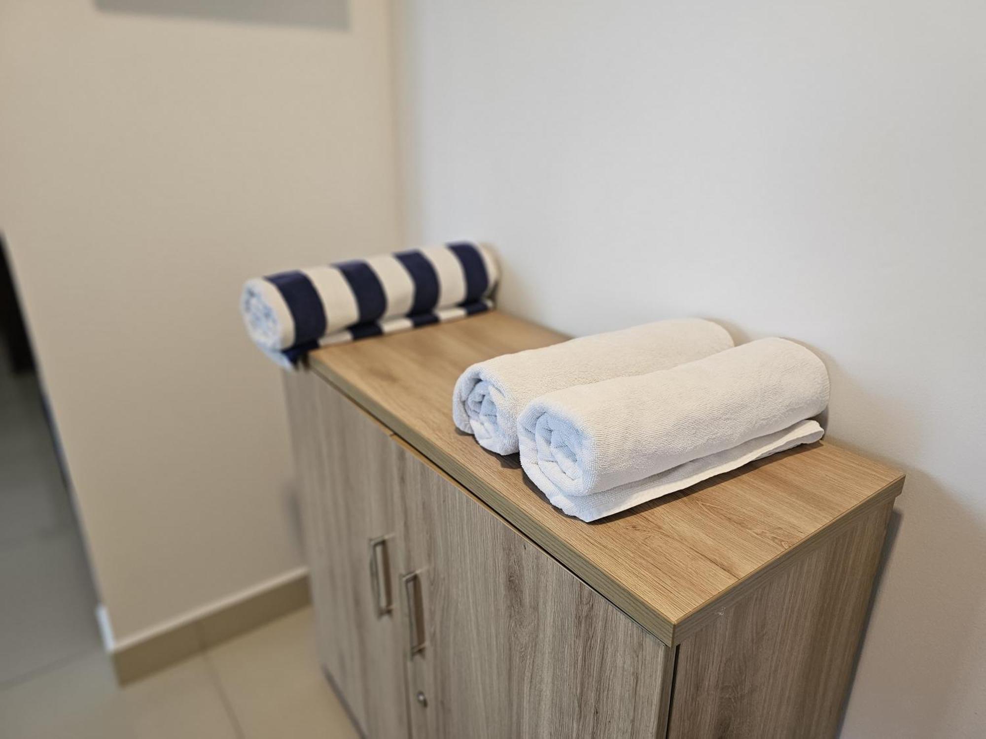 Ocean Breeze Sea View Luxury Apartments Негомбо Екстериор снимка