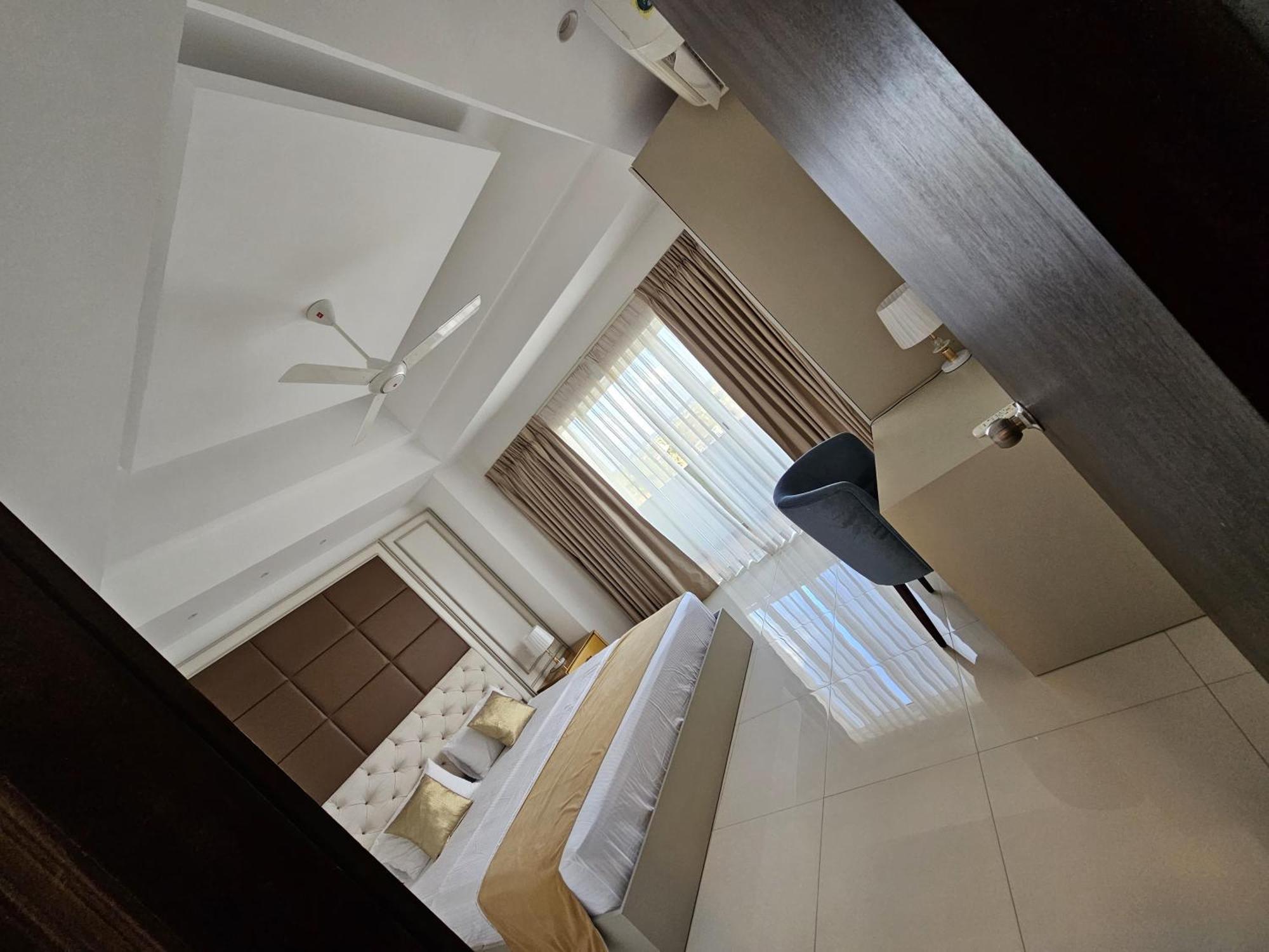 Ocean Breeze Sea View Luxury Apartments Негомбо Екстериор снимка