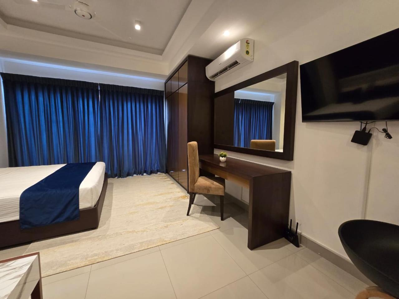 Ocean Breeze Sea View Luxury Apartments Негомбо Екстериор снимка