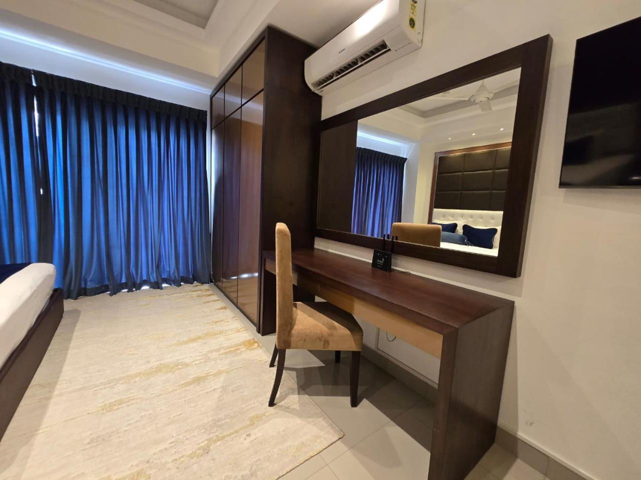 Ocean Breeze Sea View Luxury Apartments Негомбо Екстериор снимка
